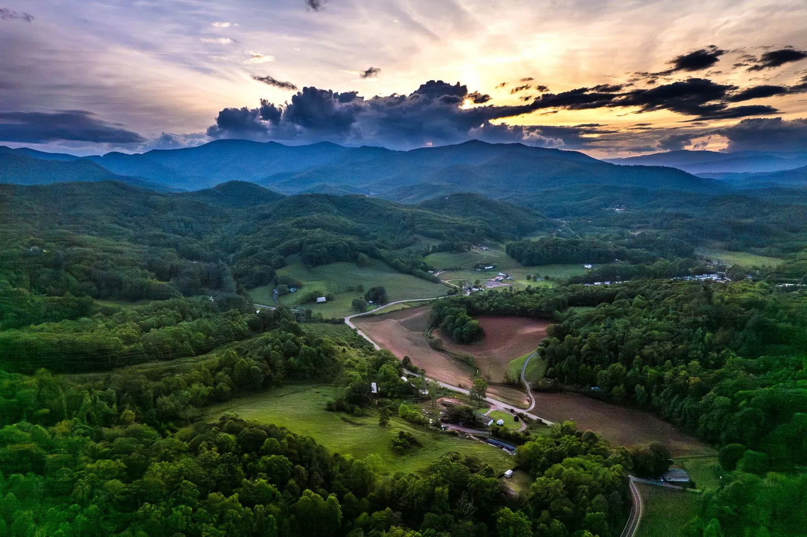 Western North Carolina home owner weighing a we buy houses cash offer